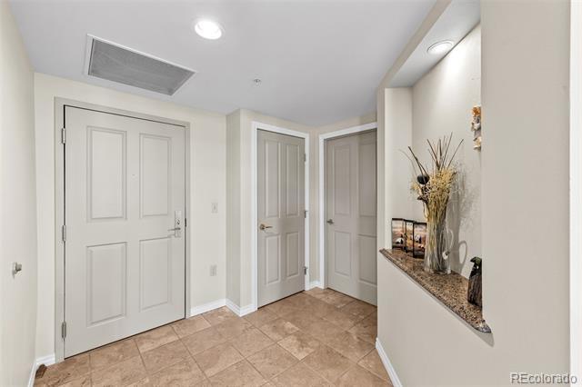 Foto del edificio - 8100 E Union Ave