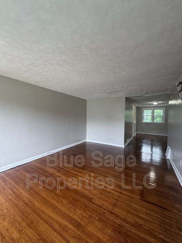 Building Photo - 554 S 4th St