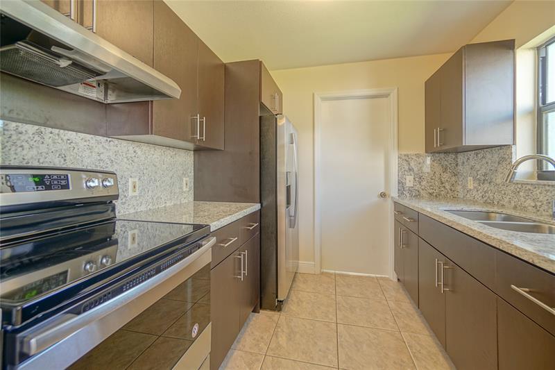 Foto principal - 5720 SW 26th St