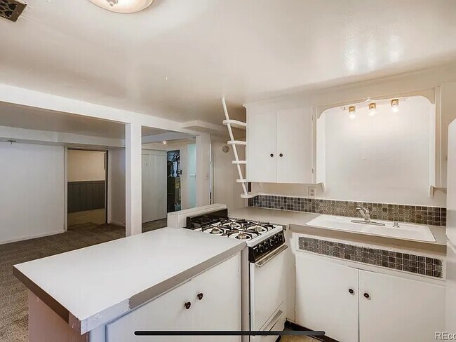 Foto del edificio - 3139 S Emerson St