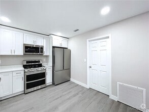 Building Photo - 5040 N Baywood Dr