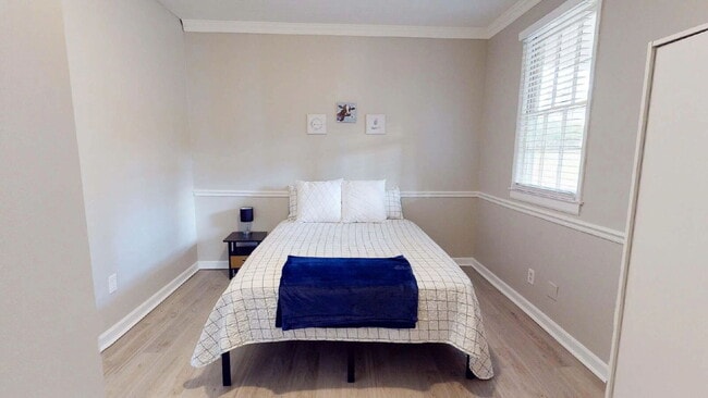 Photo - Gorgeous Renovated Home with Large Common Areas and Kitchen Island, Near Covington Hwy in Lithonia