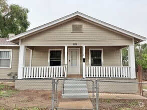 Building Photo - 1121 E 6th St