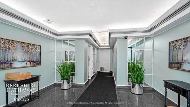 Foto del edificio - 426 W Barry Avenue