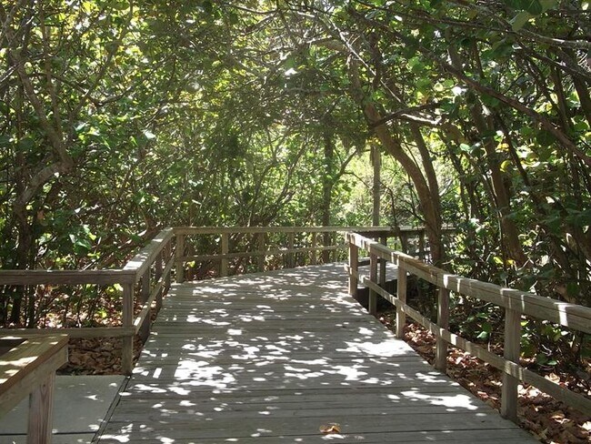 Building Photo - 951 De Soto Rd