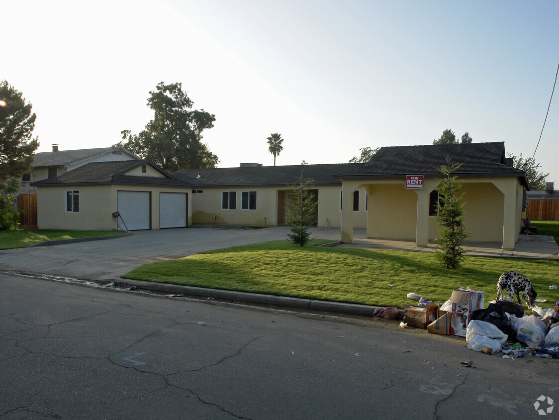 Primary Photo - 3650 E Eugenia Ave