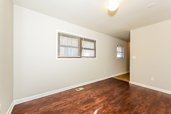 Foto del edificio - 263 Roxbury Dr