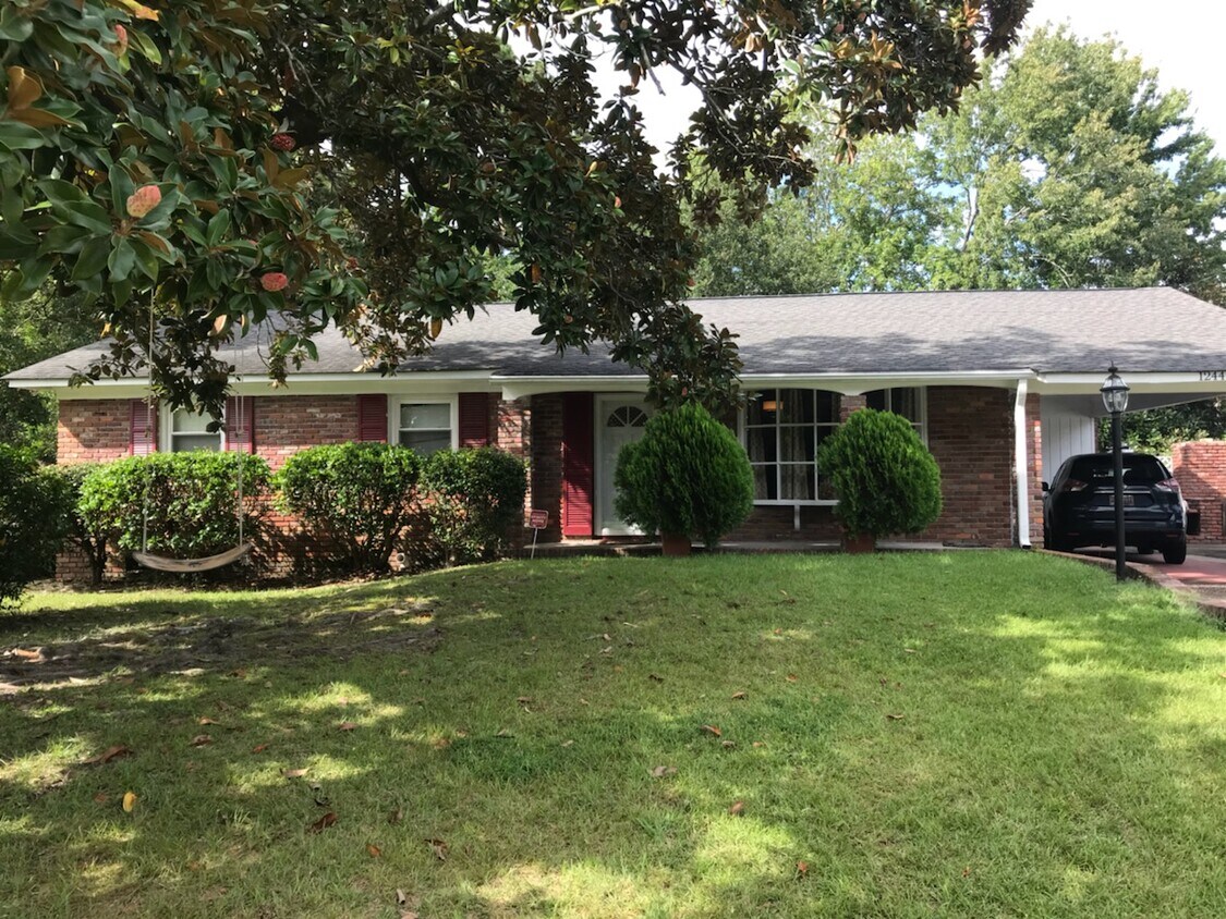 Primary Photo - 1244 Camelot Dr