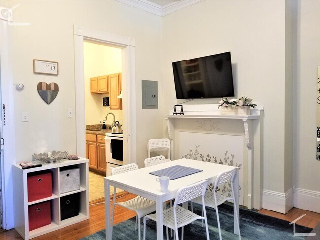 Foto del edificio - 42 Bay State Rd