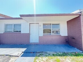 Building Photo - 5420 SW 38th St
