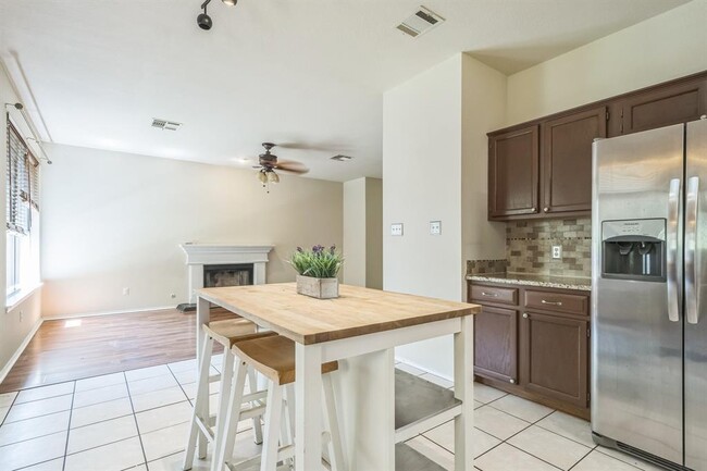 Building Photo - 15321 Ozone Pl