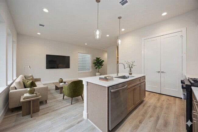 Foto del edificio - 6108 De Campo St