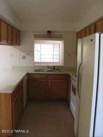 Building Photo - 7441 N Rae Ave