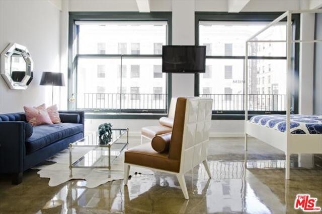 Foto del edificio - 315 W 5th St