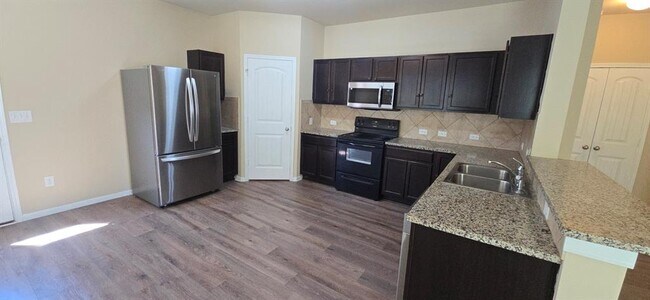 Foto del edificio - 15201 Bullbrier Rd
