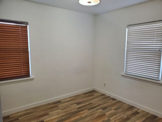 Foto del edificio - Spacious 3 BR/2 BR Family Home