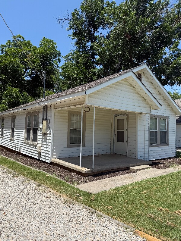 Primary Photo - 511 N Bradshaw St