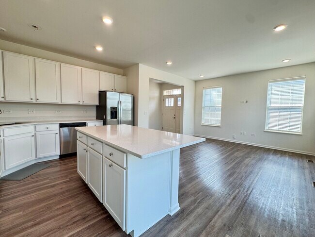 Building Photo - 15036 W Cyrus Dr