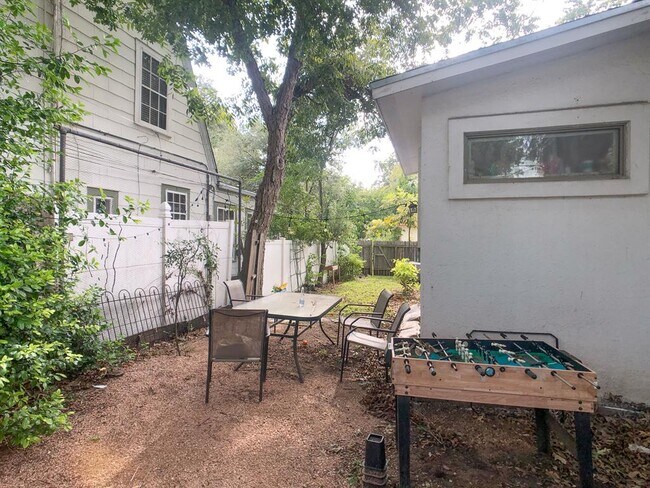 Building Photo - 3111 Harris Park Ave