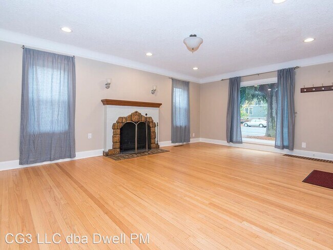 Foto del edificio - 3 br, 2 bath House - 205 NE Rosa Parks Way