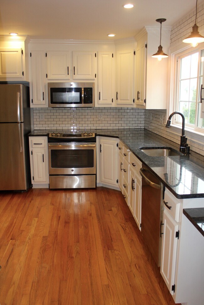 Building Photo - 98 Eden Ave