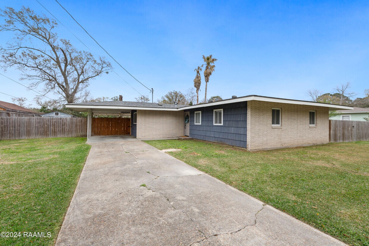 Primary Photo - 165 Antigua Dr