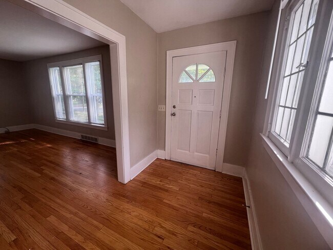Foto del edificio - Two Bedroom Duplex - Located just Outside ...
