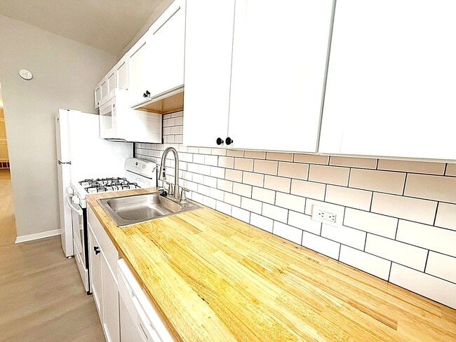 Building Photo - 902 W Margate Terrace