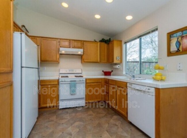 Foto del edificio - 2326 E Jordan Ave