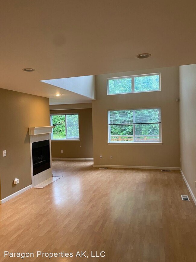 Building Photo - 3 br, 2.5 bath House - 620 E. 76th Avenue #3