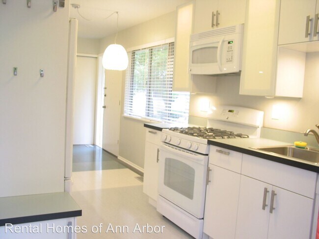 Foto del edificio - 3 br, 1 bath House - 1401 Jorn Court
