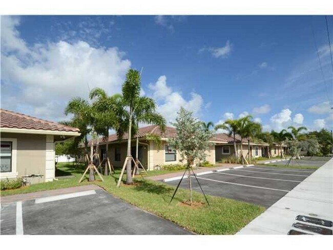 Photo - 1045 Villas LLC (1035 NE 10th Ave) Apartment
