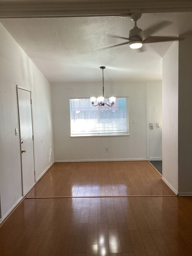 Foto del edificio - 3 Bedroom, 1 Bath Sacramento Gem!