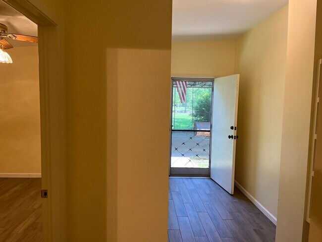 Foto del edificio - 6377 Steep Hollow Cir