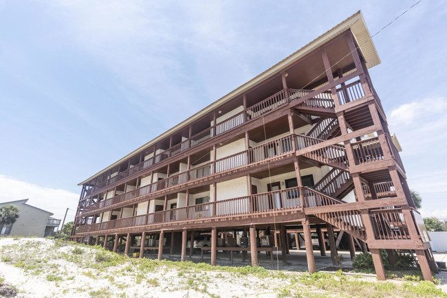 Building Photo - 4114 Holiday Dr