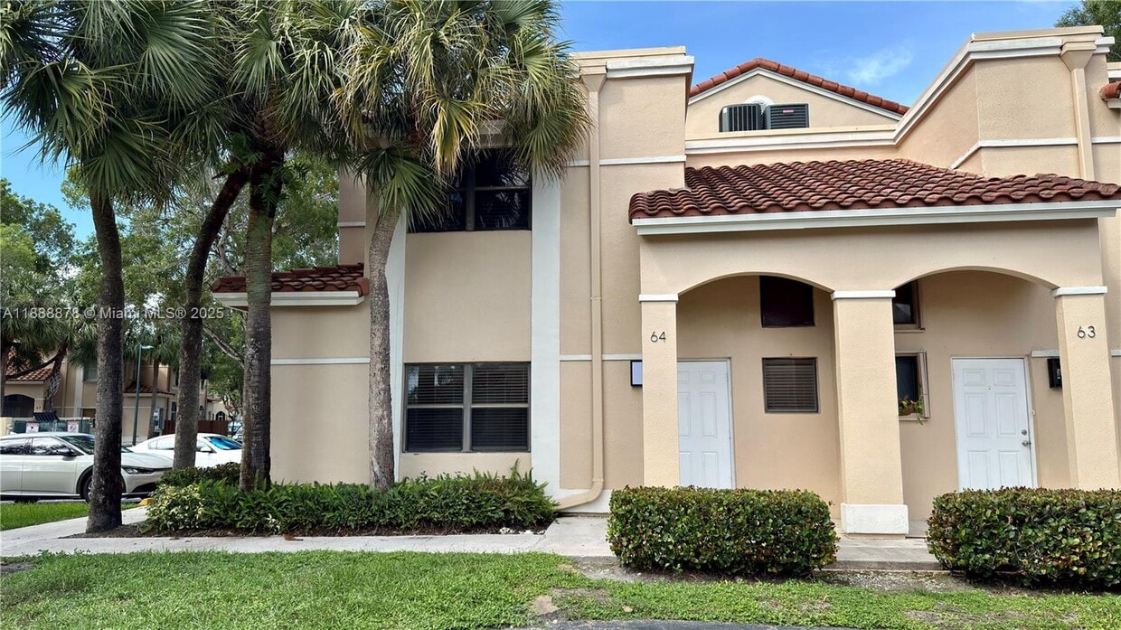 Primary Photo - 501 Racquet Club Rd