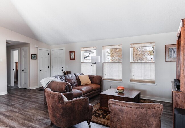Foto del edificio - 8627 SW Panorama Rd