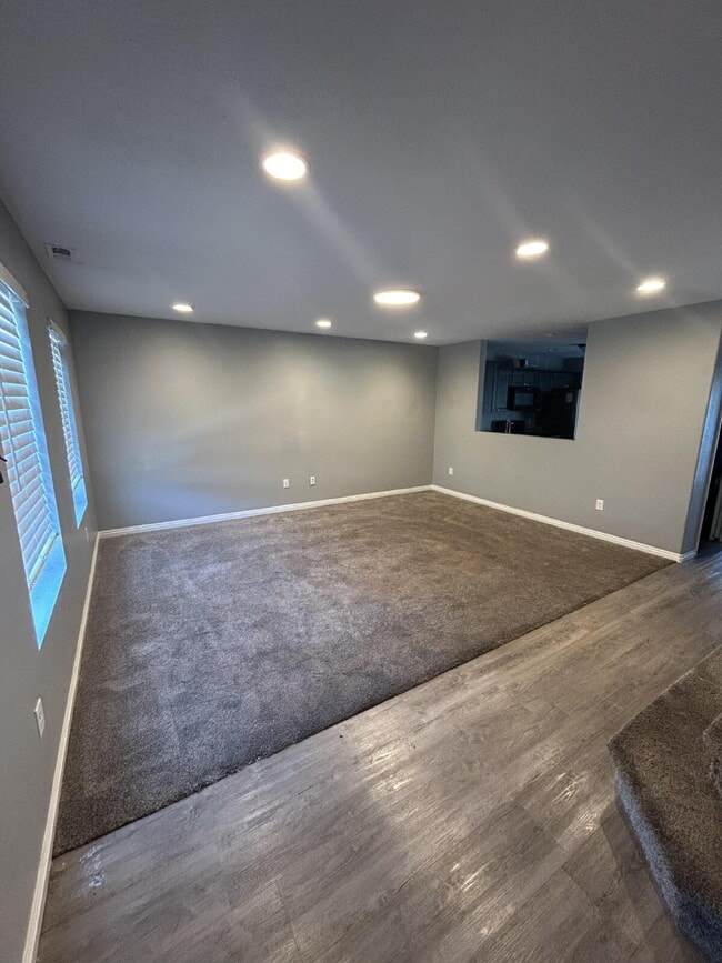 Building Photo - "Charming 3-Bed Home in Sunset with Granit...