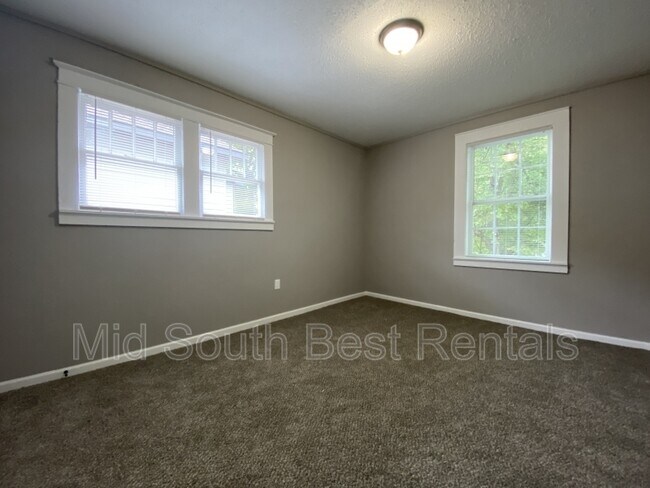 Building Photo - 2919 S Izard St