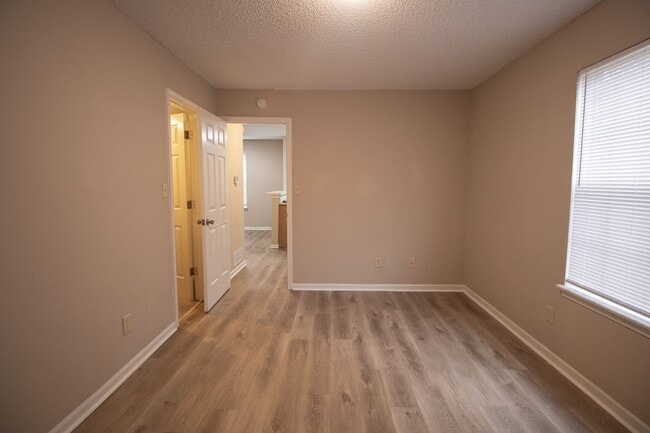 Building Photo - 3715-3715 Pimlico Dr