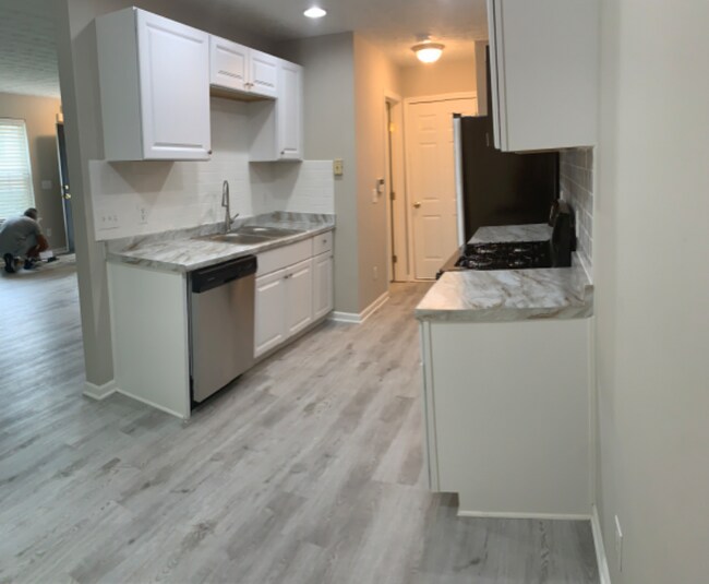 Foto del edificio - 289 Silver Ridge Dr