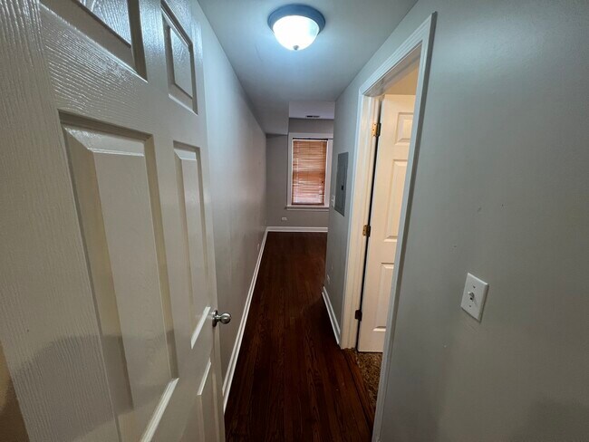 Foto del edificio - 9100 Lamon Ave