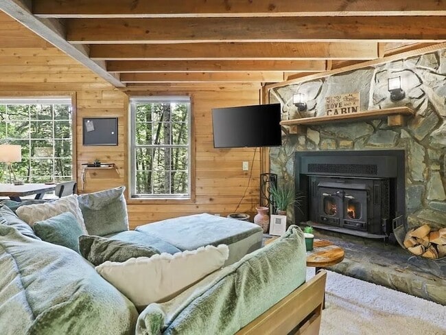 Foto del edificio - 166 Nantahala Pass Rd