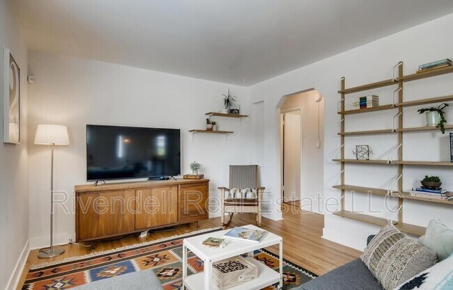 Foto del edificio - 1044 S Clay St