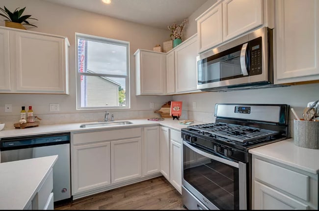 Building Photo - 888 N 18th Ave