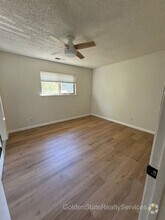 Building Photo - 10993 Sycamore Ct