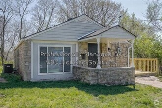Building Photo - 815 S Main Rd