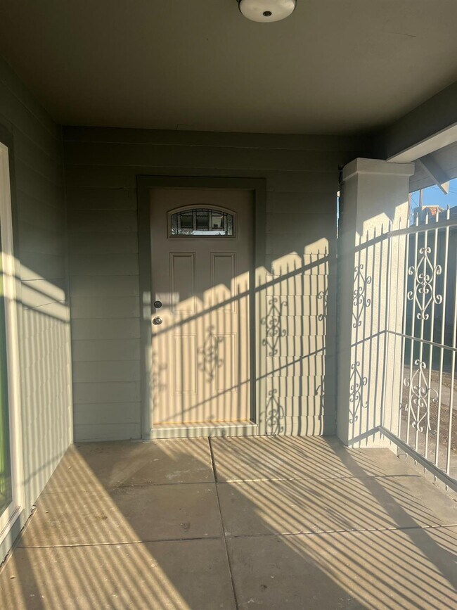 Foto del edificio - 392 N Ferger Ave