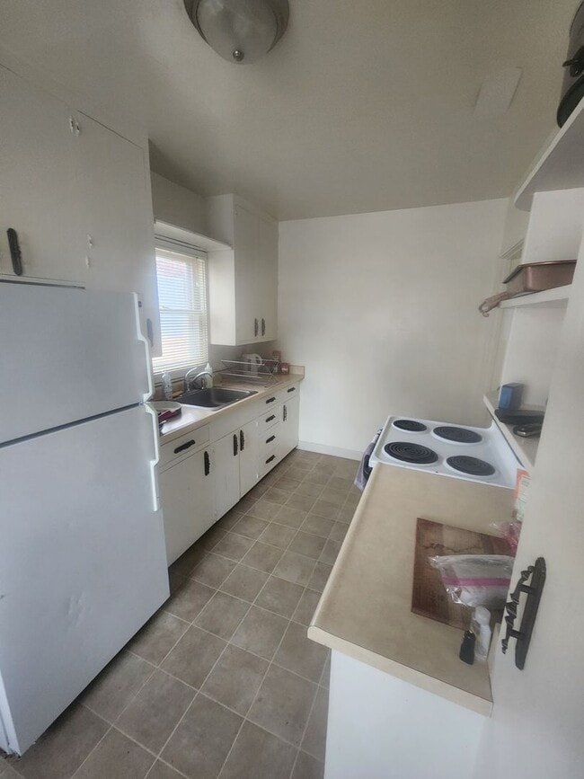 Building Photo - Charming 1 bedroom Apartment