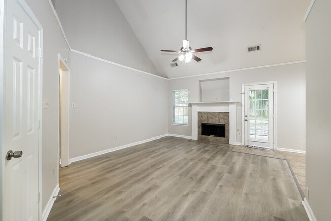 Building Photo - 5792 Reed Bend Cove